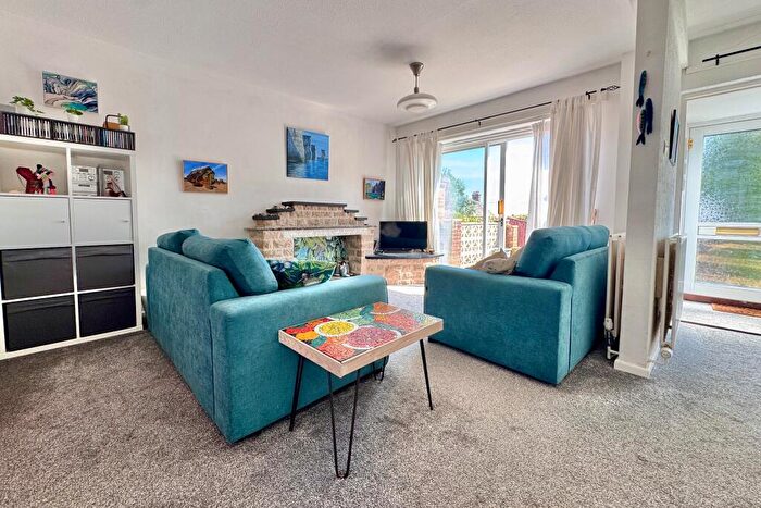 3 Bedroom End Of Terrace House For Sale In Mariners Drive, Swanage, BH19 - Photo 3