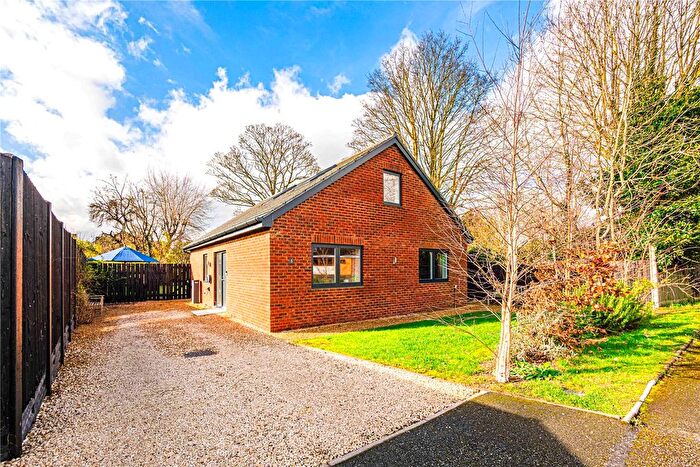 3 Bedroom Detached House For Sale In Dove House Close, Edlesborough, Buckinghamshire, LU6