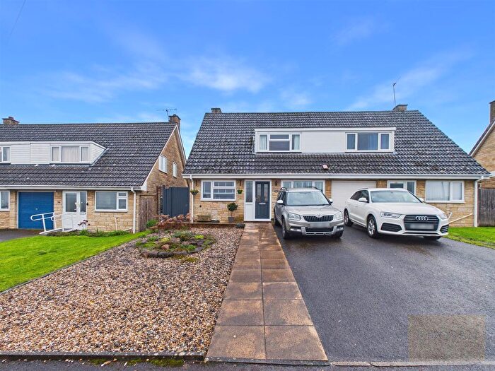 3 Bedroom Semi Detached House For Sale In Oldbury Orchard, Gloucester, GL3