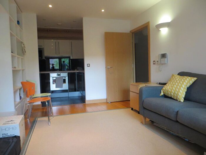 1 Bedroom Flat To Rent In Terrace Apartments, Drayton Park, London, N5