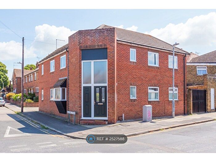 2 Bedroom Flat To Rent In Balmoral Court, Garlinge, Margate, CT9