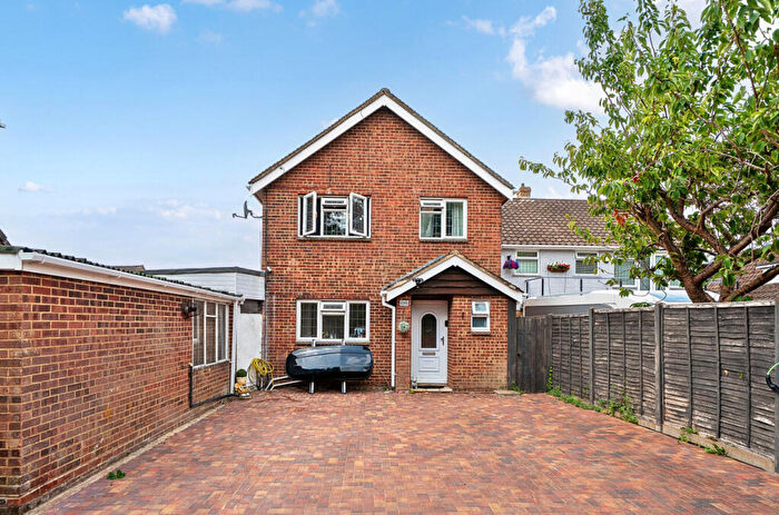4 Bedroom Detached House For Sale In Old Chapel Lane, Ash, Surrey, GU12