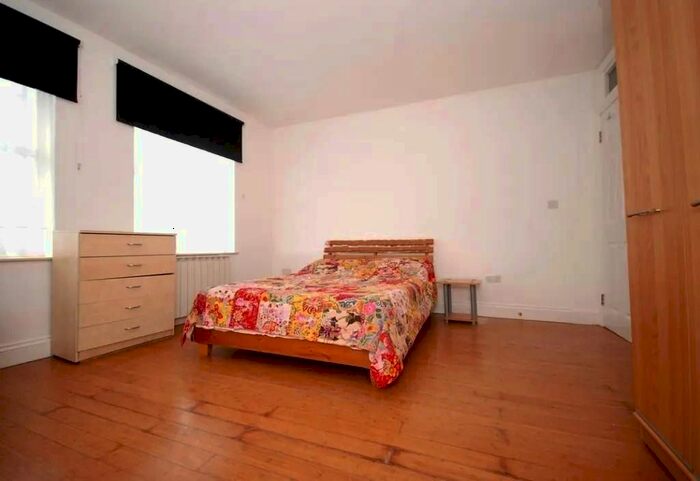 2 Bedroom Flat To Rent In Dumont Road, London, N16