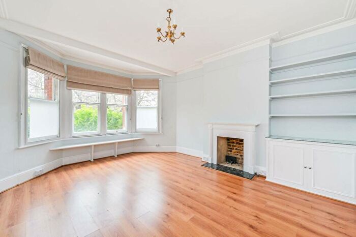 2 Bedroom Flat To Rent In Prince Of Wales Drive, Battersea, London, SW11