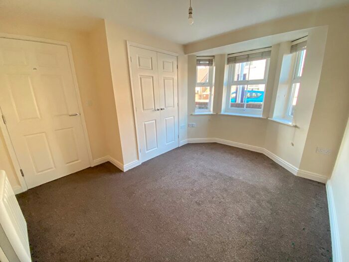 2 Bedroom Flat To Rent In Hanham Road, Kingswood, Bristol, BS15