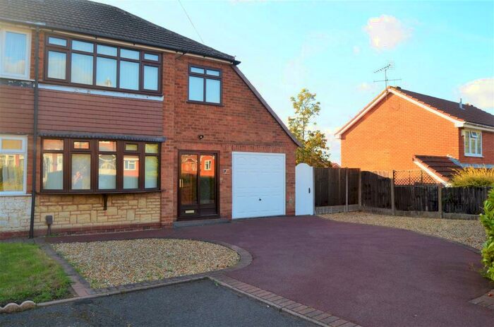 3 Bedroom Semi-Detached House To Rent In Horton Close, Dudley, West Midlands, DY3