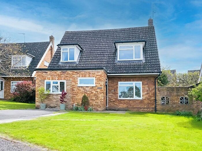 4 Bedroom Detached House For Sale In Links Way, Little Bookham, Surrey, KT23