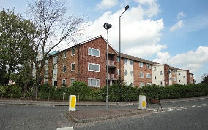 2 Bedroom Flat To Rent In Sefton Court, Hounslow, TW3