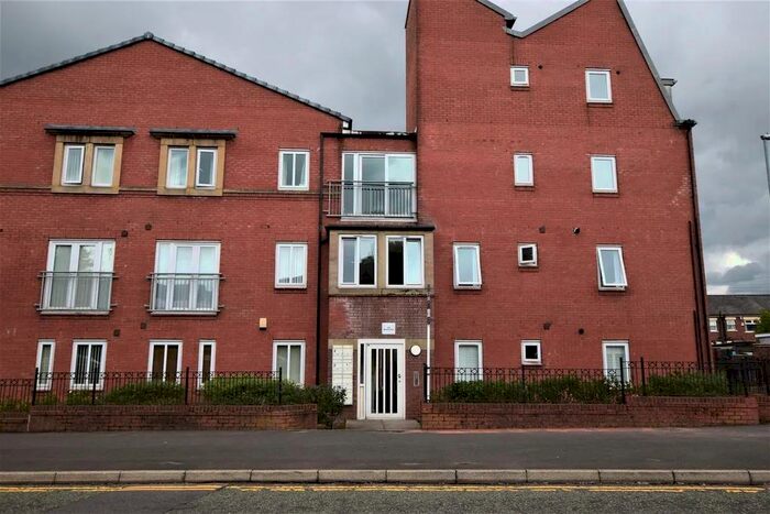 2 Bedroom Apartment For Sale In Waverley Street, Oldham, Greater Manchester, OL1