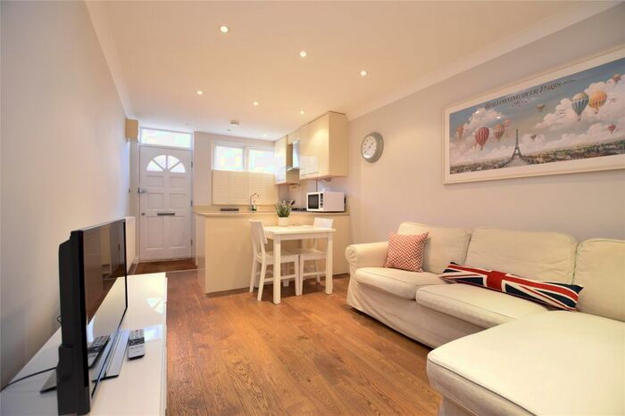 1 Bedroom Flat To Rent In Wadham Road, London, SW15