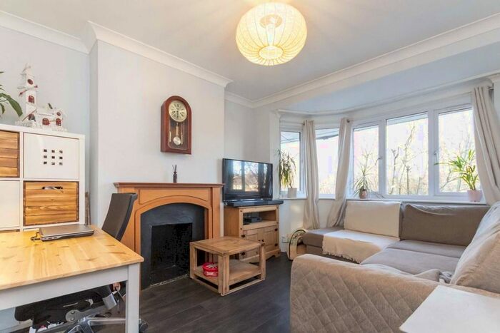 2 Bedroom Flat To Rent In Windsor Avenue, London SW19
