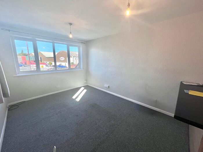 2 Bedroom Flat To Rent In Station Road, Shirebrook, NG20
