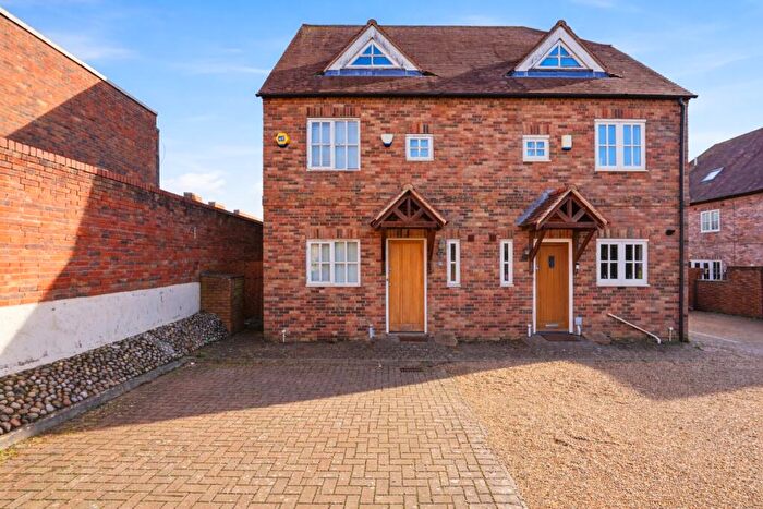3 Bedroom Semi Detached House For Sale In Buckwood Road, Markyate, St. Albans, Hertfordshire, AL3