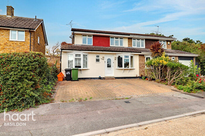 4 Bedroom Semi-Detached House For Sale In Battleswick, Basildon, SS14