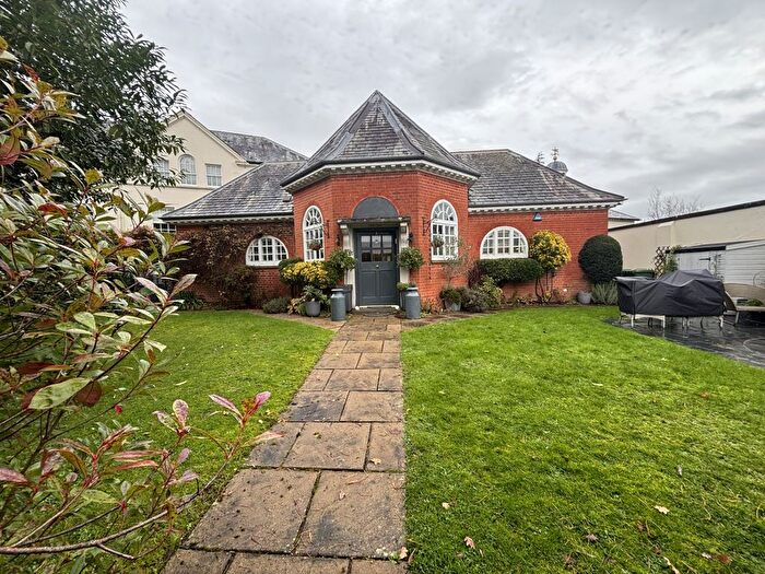 3 Bedroom Detached House For Sale In Grace Avenue, Shenley, WD7