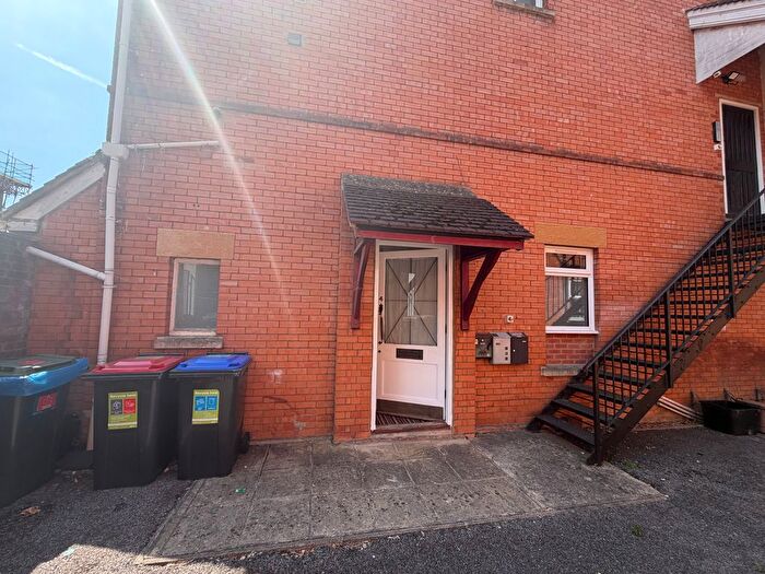 2 Bedroom Flat To Rent In Hendford Grove, Yeovil, BA20