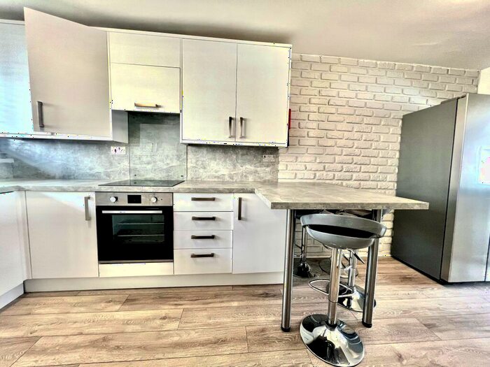 4 Bedroom Flat To Rent In Hitchen Square, Bow, E3