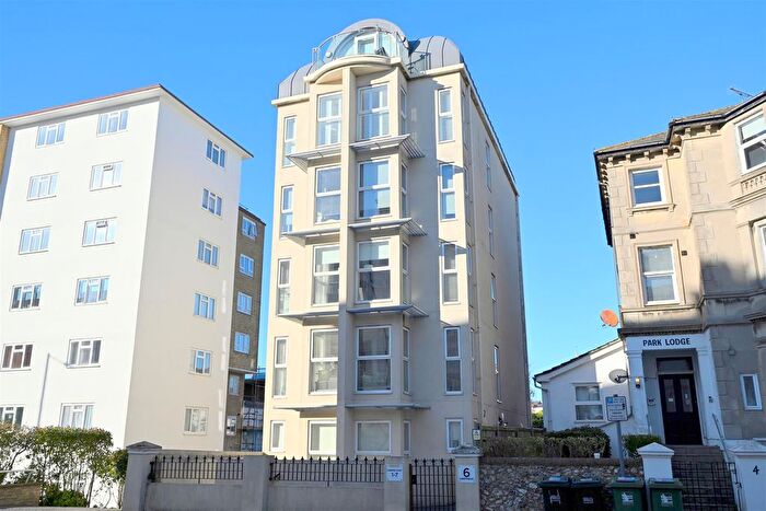 2 Bedroom Flat For Sale In , Compton Street, West Of Town Centre, Eastbourne, BN21