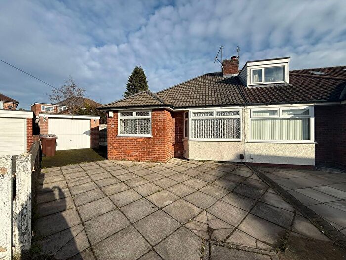 2 Bedroom Semi Detached Bungalow For Sale In Comer Gardens, Lydiate, L31