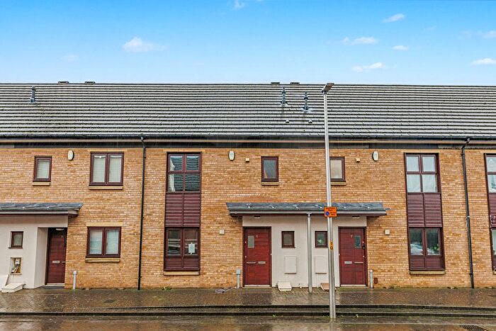 3 Bedroom Terraced House For Sale In Park Corner, Northampton, NN5