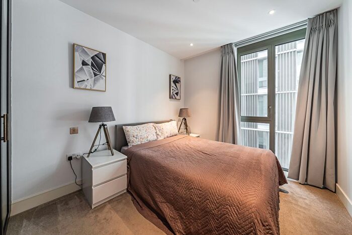 2 Bedroom Flat To Rent In Palmer Road, London, SW11
