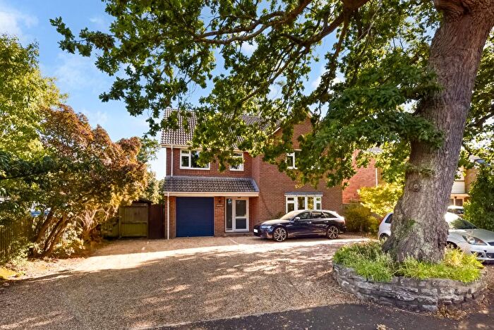 4 Bedroom Detached House For Sale In Woodcote Lane, Fareham, PO14