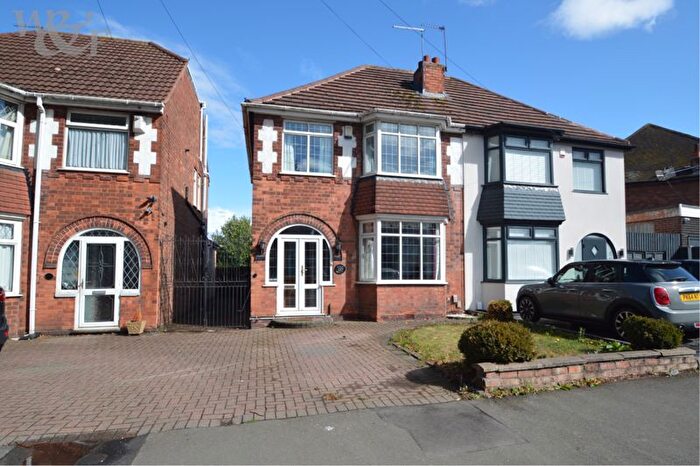 3 Bedroom Semi-detached House For Sale In Holly Lane, Birmingham, B24