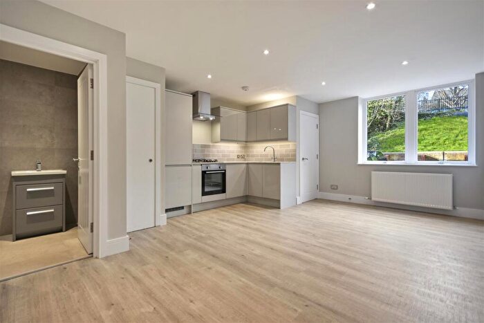 2 Bedroom Flat To Rent In Bellfield Road, High Wycombe, HP13