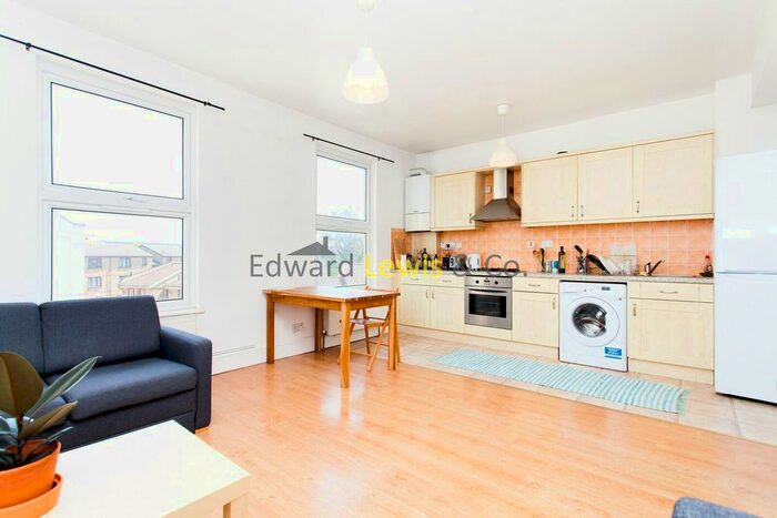 3 Bedroom Flat To Rent In Clarence Road, London, E5