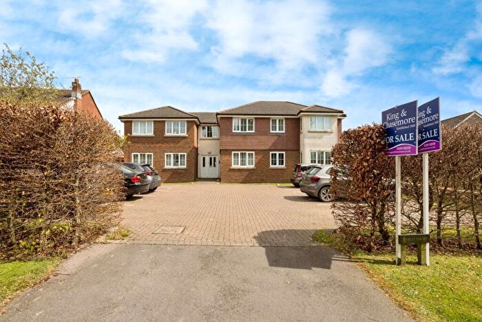 2 Bedroom Flat For Sale In Tinsley Lane, Crawley, West Sussex, RH10