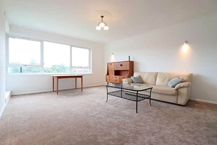 1 Bedroom Flat To Rent In Twickenham Road, Teddington, TW11