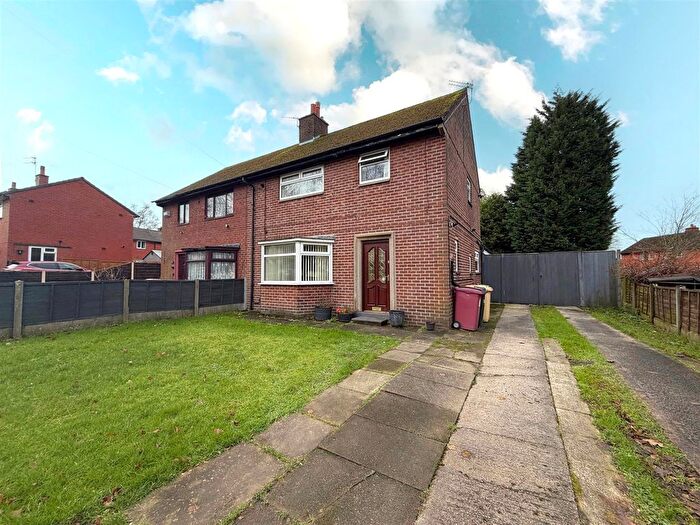 3 Bedroom Semi Detached House For Sale In Southfield Drive, Westhoughton, Bolton, BL5