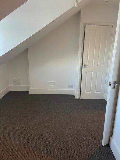 Studio To Rent In Manville Road, London, SW17