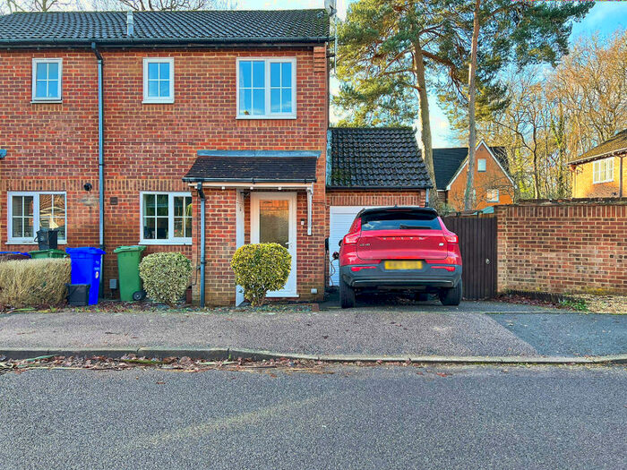 2 Bedroom Semi-Detached House To Rent In Marlborough View, Farnborough, GU14