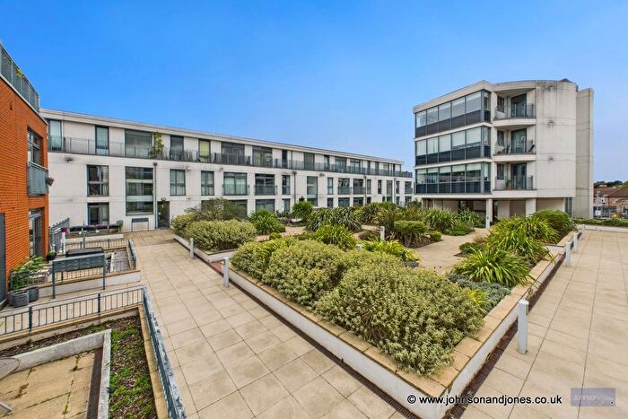 1 Bedroom Flat For Sale In Guildford Street, Chertsey, KT16