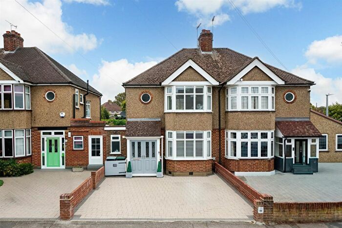 3 Bedroom Semi-detached House For Sale In Winton Drive, Croxley Green, WD3