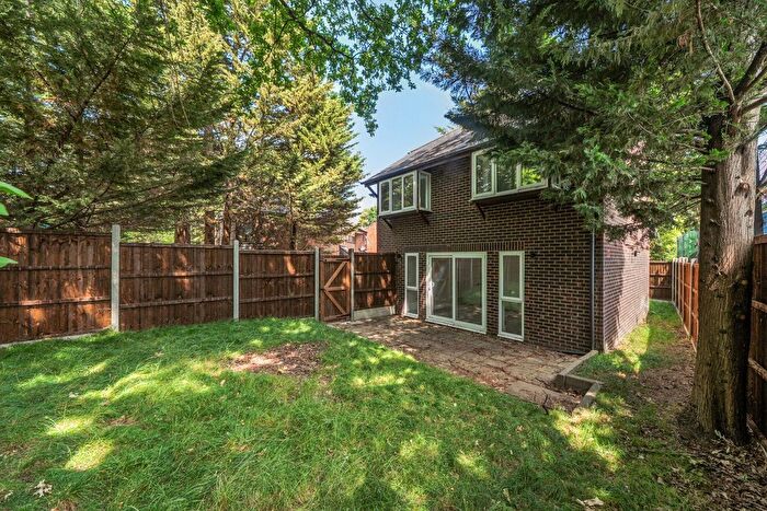 4 Bedroom Detached House For Sale In Dunfield Road, Catford, London, SE6