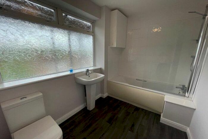 1 Bedroom Flat To Rent In Tinshill Road, Leeds, LS16
