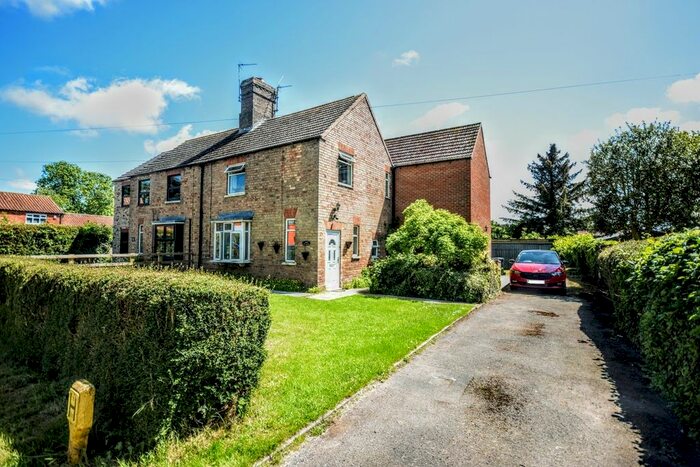 4 Bedroom Semi-Detached House For Sale In Church Lane, Utterby, LN11