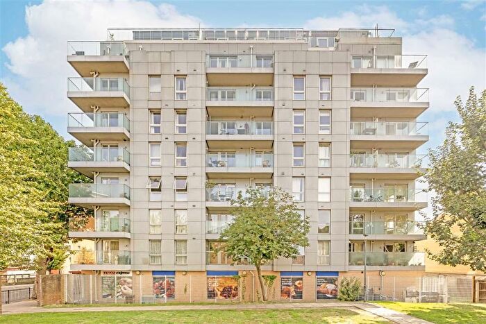 2 Bedroom Flat For Sale In Creek Road, Greenwich, SE8