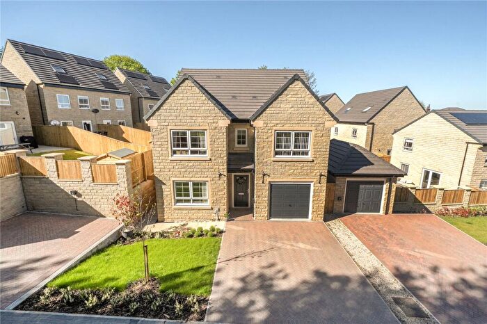 5 Bedroom Detached House For Sale In Weavers Place, Pudsey, West Yorkshire, LS28
