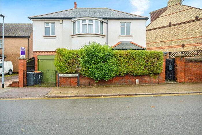 4 Bedroom Detached House For Sale In Clarendon Street, Bedford, Bedfordshire, MK41