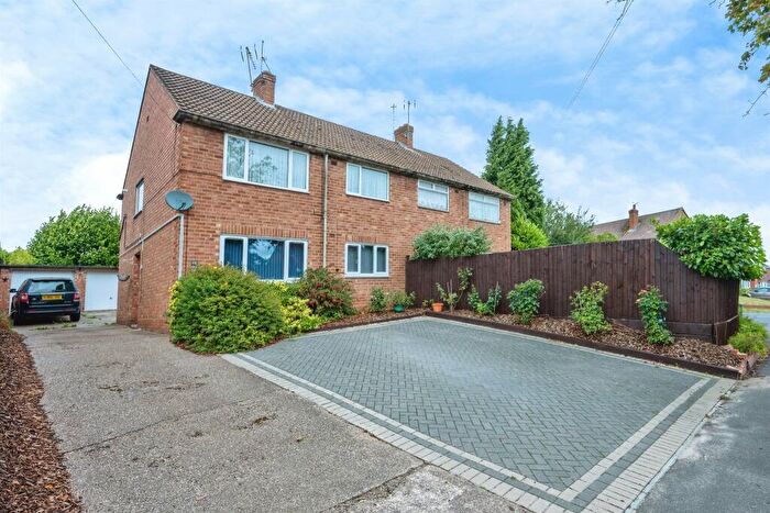 2 Bedroom Maisonette For Sale In Oakenshaw Road, Redditch, B98
