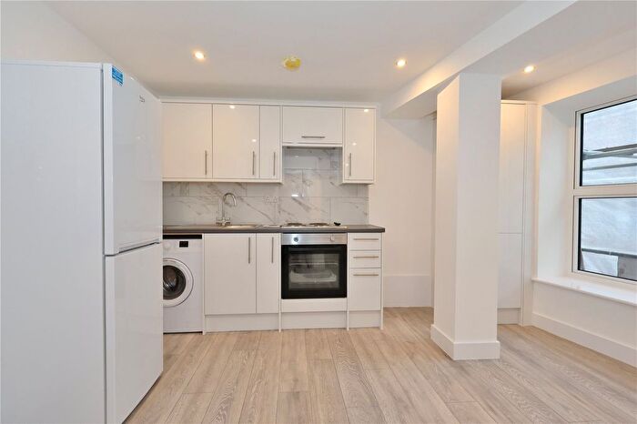 1 Bedroom Flat To Rent In Commercial Way, Woking, Surrey, GU21