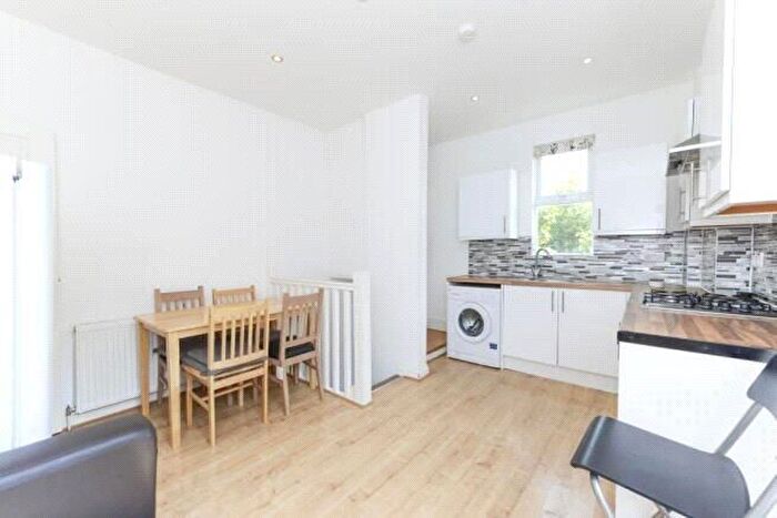 4 Bedroom Maisonette To Rent In Little Ealing Lane, London, W5