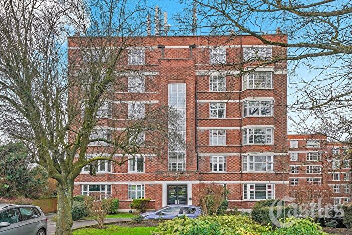 2 Bedroom Flat For Sale In Barrington Court, Colney Hatch Lane, N10