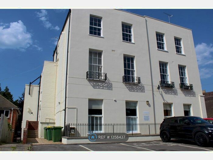 2 Bedroom Flat To Rent In High Street, Cheltenham, GL52