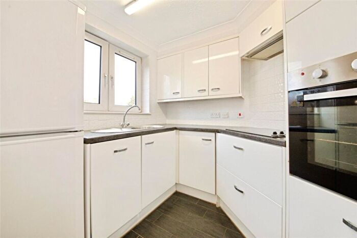1 Bedroom Apartment For Sale In Weston Court, Whetstone, N20