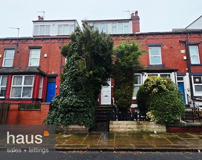 4 Bedroom Terraced House For Sale In Beechwood View, Burley, Leeds, LS4