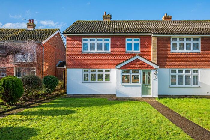 3 Bedroom Semi Detached House For Sale In Barnfield Close, Crockenhill, Kent, BR8